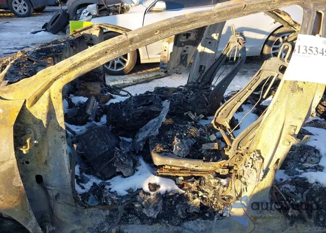 2023 Tesla Model Y Awd/Long Range Dual Motor All-Wheel Drive z USA, uszkodzony, nr VIN 7SAYGDEE9PF805990